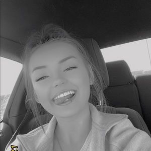 Meet your Posher, Claudia